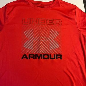 YXL Under Armour Tshirt